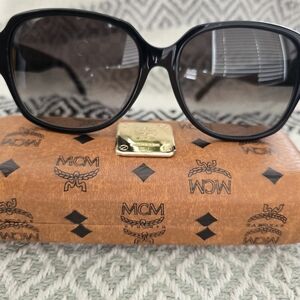NWOT MCM Black Oversized Sunglasses